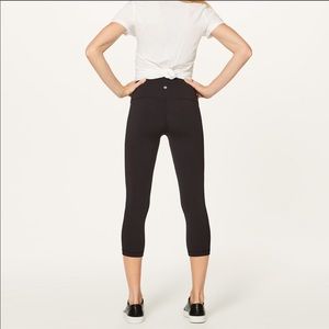 Lululemon NAVY Wunder Under High Rise Capri